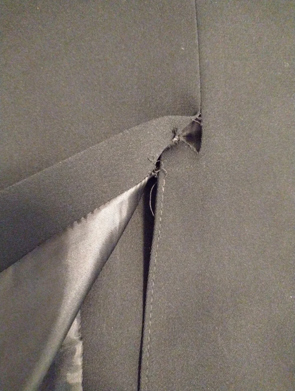 L.L. Bean Mens Navy Blazer 42R Fully Lined Two Button Single Vent